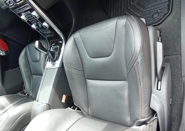 Volvo XC 60 cena 84900 przebieg: 192000, rok produkcji 2017 z Piekary Śląskie małe 407